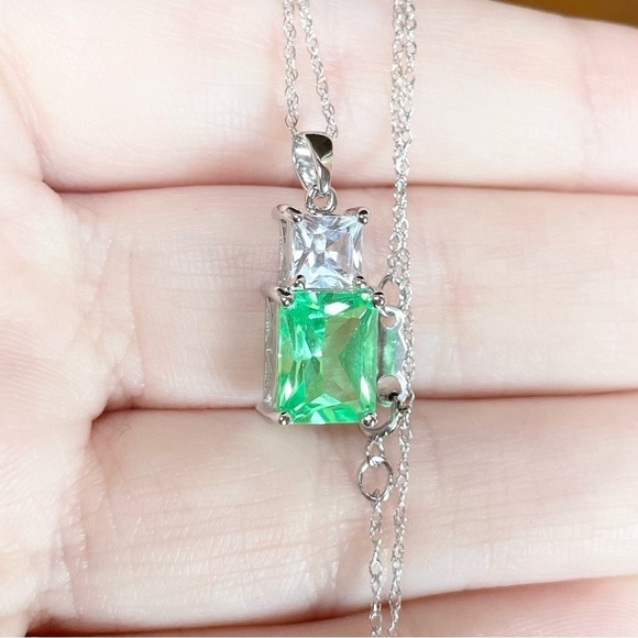 10k Green White Sapphire lab created emerald princess cut gold LGL necklace‌‌ - Picture 2 of 8